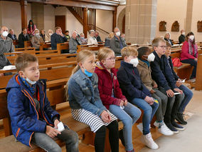 Vorstellung der Kommunionkinder in St. Crescentius (Foto: Karl-Franz Thiede)